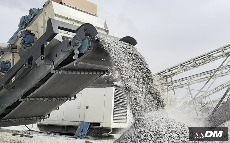 Portable Screening on Job Sites: Tracked Screening Machine Guide